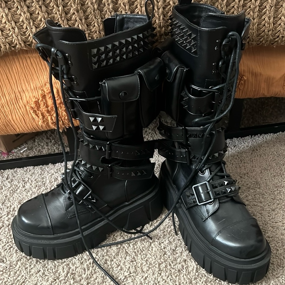 Demonia combats boots